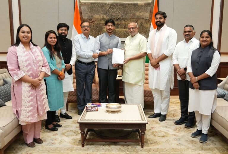 उपराष्ट्रपति से छात्रों की मुलाकात, पंजाब विश्वविद्यालय और छात्र के हितों पर हुई बात