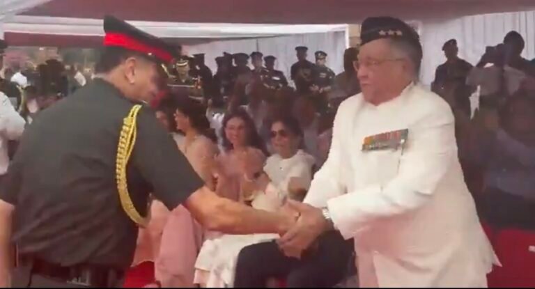 सेना प्रमुख जनरल धीरज सेठ ने पिता को किया सैल्यूट, परिजनों का लिया आशीर्वाद