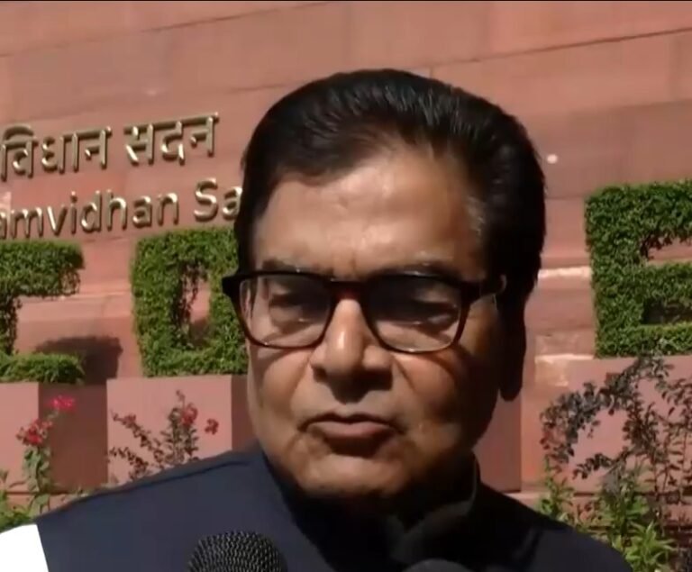 सपा सांसदों की सरकार से अपील, कहा-‘सिर्फ कड़ा कानून काफी नहीं, युवाओं पर दर्ज मुकदमे वापस ले सरकार’