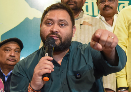 तेजस्वी यादव की सरकार से मांग, पटना में दशरथ मांझी की मूर्ति और आश्रम बनाया जाए