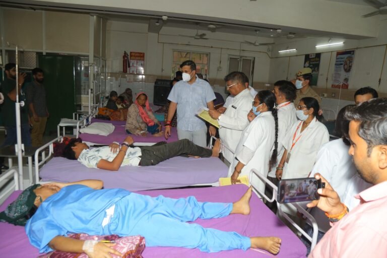 जिलाधिकारी ने एमएमजी अस्पताल का किया निरीक्षण, स्वाइन फ्लू की तैयारियों का लिया जायजा