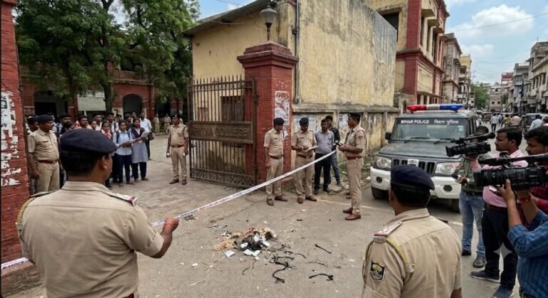 पटना यूनिवर्सिटी कैंपस में देसी बम फेंका गया, पुलिस ने जांच शुरू की