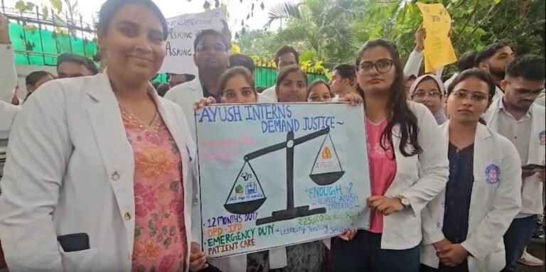 आयुष विभाग के छात्रों ने डिप्टी सीएम ब्रजेश पाठक से की स्टाइपेंड बढ़ाने की मांग