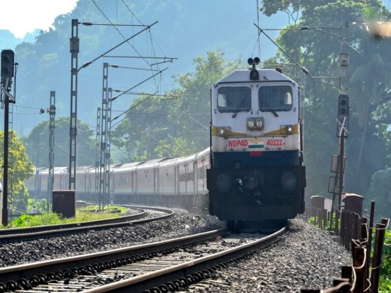 आरआरबी भर्ती 2026: पैरामेडिकल के 560 पदों पर वैकेंसी का नोटिफिकेशन जारी, आवेदन 15 सितंबर से