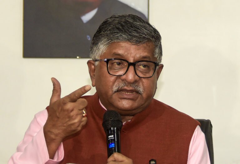 बिहार : रविशंकर प्रसाद ने सम्राट चौधरी से जमींदारी बांधों की मरम्मत और ऊंचाई बढ़ाने की मांग की