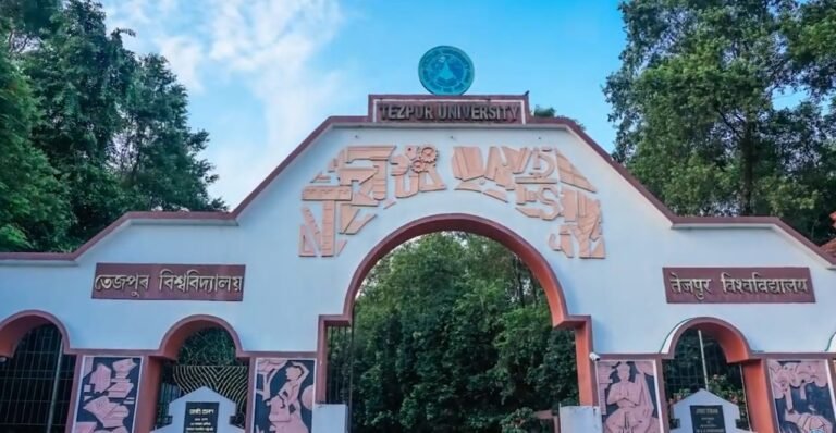 तेजपुर यूनिवर्सिटी के छात्रों ने केंद्र सरकार से दखल देने और जांच रिपोर्ट सार्वजनिक करने की मांग की