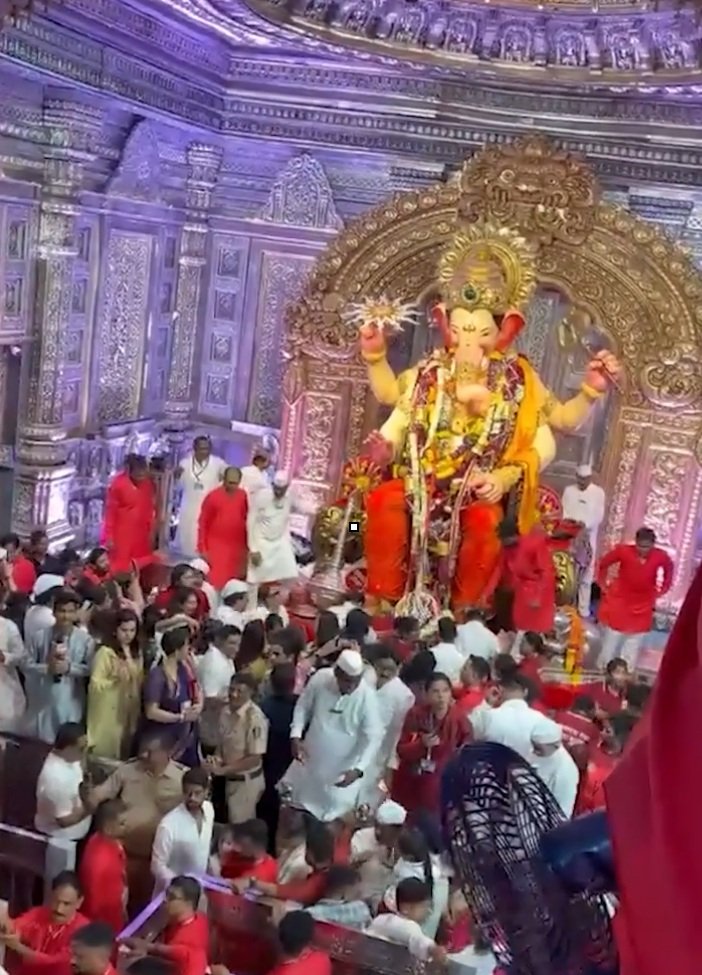 पहले दिन लालबागचा राजा के चरणों में चढ़ाया गया 48 लाख 50 हजार का दान