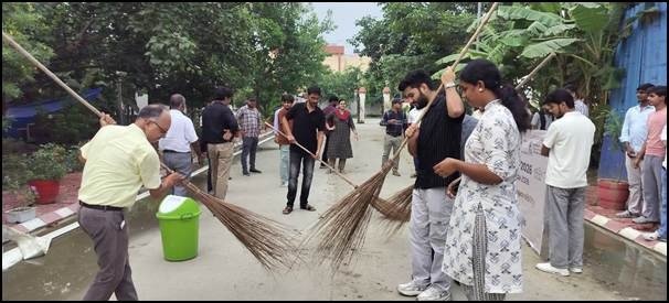 फार्मास्यूटिकल्स विभाग ने मनाया ‘स्वच्छता पखवाड़ा,’ कार्यालयों से लेकर एनआईपीईआर और जन औषधि केंद्रों तक चला सफाई अभियान