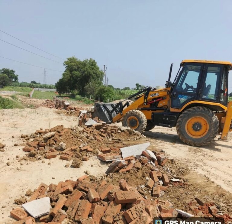 मुरादनगर क्षेत्र में 11000 वर्ग मी0 में विकसित की जा रही अवैध कालोनी को जीडीए ने किया ध्वस्त