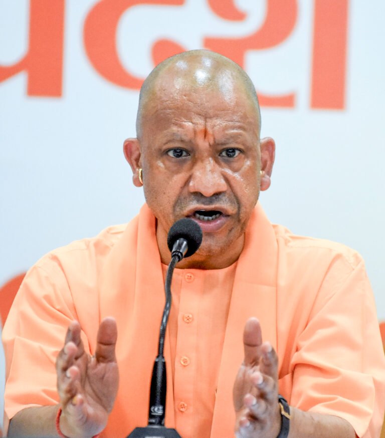 एयर शो की तैयारी को लेकर सीएम योगी ने की समीक्षा, नमो घाट पर व्यवस्थाओं का किया स्थलीय निरीक्षण
